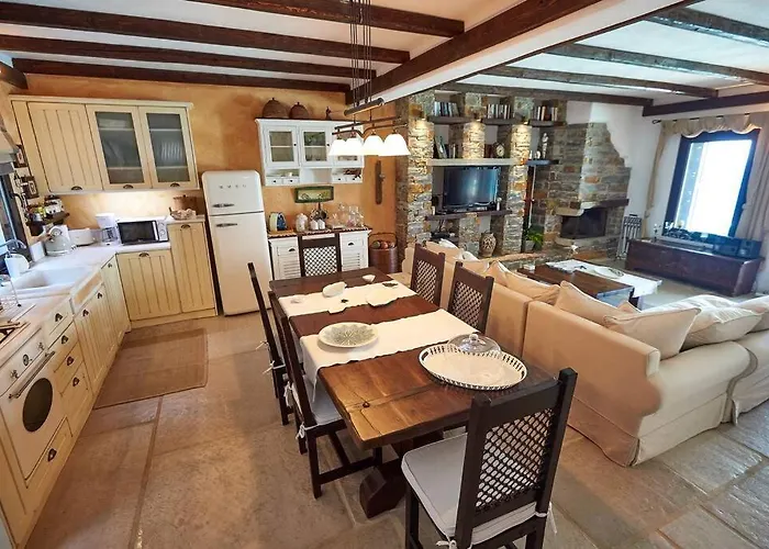 Дом отдыха Stoneflower With Breathtaking Sunsets