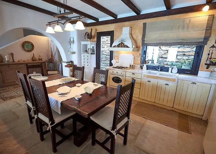 Дом отдыха Stoneflower With Breathtaking Sunsets